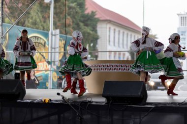 Slovakya 'da yaz aylarında Ukrayna müzik ve dans gruplarının performansı