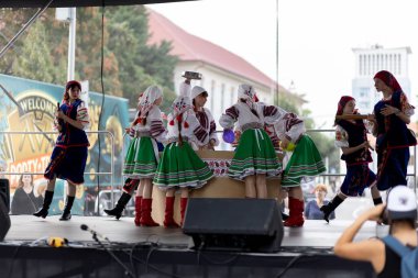 Slovakya 'da yaz aylarında Ukrayna müzik ve dans gruplarının performansı