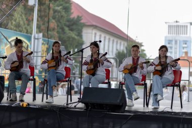 Slovakya 'da yaz aylarında Ukrayna müzik ve dans gruplarının performansı