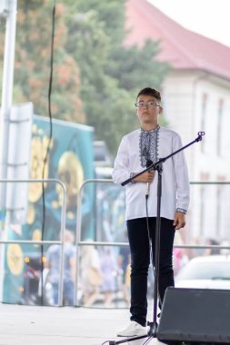 Slovakya 'da yaz aylarında Ukrayna müzik ve dans gruplarının performansı