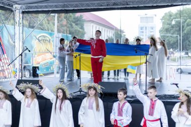 Slovakya 'da yaz aylarında Ukrayna müzik ve dans gruplarının performansı