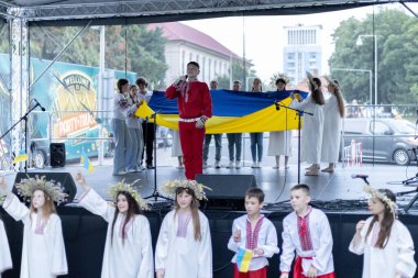 Slovakya 'da yaz aylarında Ukrayna müzik ve dans gruplarının performansı