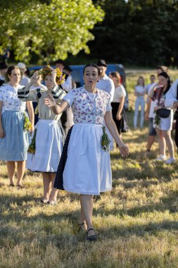 Yaz dönümü, Hıristiyan Aziz Vaftizci Yahya 'nın ziyafetinin arifesinde kutlanan bir Avrupa halk bayramıdır.
