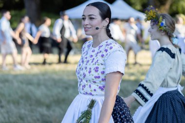 Yaz dönümü, Hıristiyan Aziz Vaftizci Yahya 'nın ziyafetinin arifesinde kutlanan bir Avrupa halk bayramıdır.