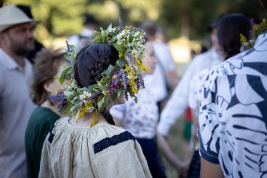 Yaz dönümü, Hıristiyan Aziz Vaftizci Yahya 'nın ziyafetinin arifesinde kutlanan bir Avrupa halk bayramıdır.