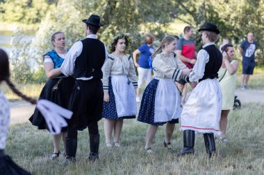 Yaz dönümü, Hıristiyan Aziz Vaftizci Yahya 'nın ziyafetinin arifesinde kutlanan bir Avrupa halk bayramıdır.