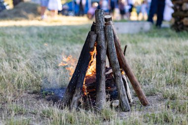 Yaz dönümü, Hıristiyan Aziz Vaftizci Yahya 'nın ziyafetinin arifesinde kutlanan bir Avrupa halk bayramıdır.