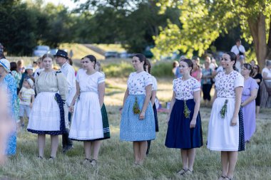 Yaz dönümü, Hıristiyan Aziz Vaftizci Yahya 'nın ziyafetinin arifesinde kutlanan bir Avrupa halk bayramıdır.