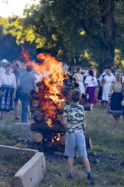Yaz dönümü, Hıristiyan Aziz Vaftizci Yahya 'nın ziyafetinin arifesinde kutlanan bir Avrupa halk bayramıdır.