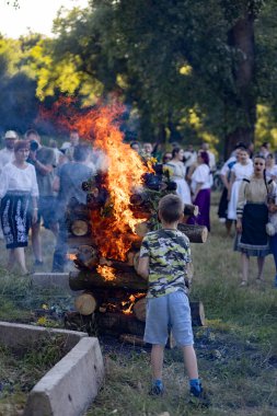 Yaz dönümü, Hıristiyan Aziz Vaftizci Yahya 'nın ziyafetinin arifesinde kutlanan bir Avrupa halk bayramıdır.