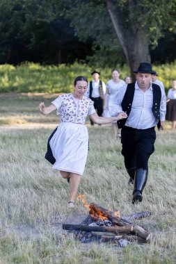 Yaz dönümü, Hıristiyan Aziz Vaftizci Yahya 'nın ziyafetinin arifesinde kutlanan bir Avrupa halk bayramıdır.