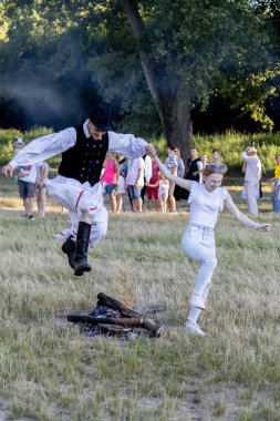 Yaz dönümü, Hıristiyan Aziz Vaftizci Yahya 'nın ziyafetinin arifesinde kutlanan bir Avrupa halk bayramıdır.