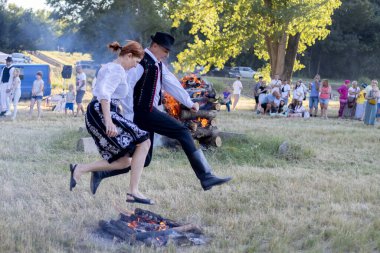 Yaz dönümü, Hıristiyan Aziz Vaftizci Yahya 'nın ziyafetinin arifesinde kutlanan bir Avrupa halk bayramıdır.