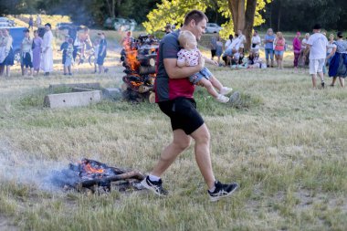 Yaz dönümü, Hıristiyan Aziz Vaftizci Yahya 'nın ziyafetinin arifesinde kutlanan bir Avrupa halk bayramıdır.