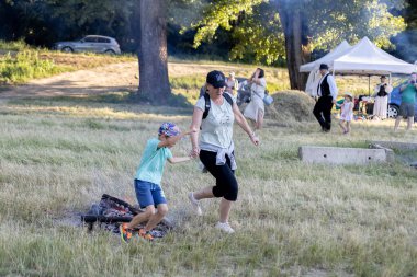 Yaz dönümü, Hıristiyan Aziz Vaftizci Yahya 'nın ziyafetinin arifesinde kutlanan bir Avrupa halk bayramıdır.