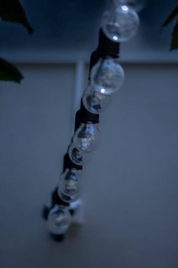 Kabloda çalışmayan ampuller var. Ukrayna 'daki savaş nedeniyle elektrik kesintisi