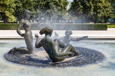 Bratislava 'da çeşmeler sıcak yaz mevsiminde çalışır.