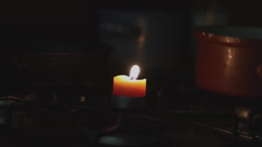 Gaz ocağında yanan mum. Ukrayna 'daki savaştan kaynaklanan gaz sorunları