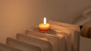 Radyatörde yanan mum. Ukrayna 'da savaş nedeniyle ısı sorunları