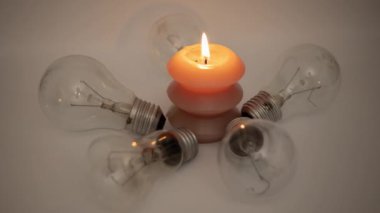 Mum ve çalışmayan ampuller. Ukrayna 'da savaş nedeniyle elektrik yok