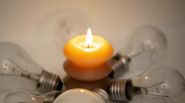 Mum ve çalışmayan ampuller. Ukrayna 'da savaş nedeniyle elektrik yok