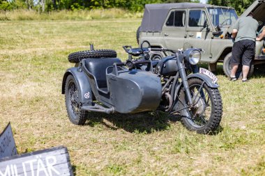 İkinci Dünya Savaşı 'ndan kalma askeri teçhizat.