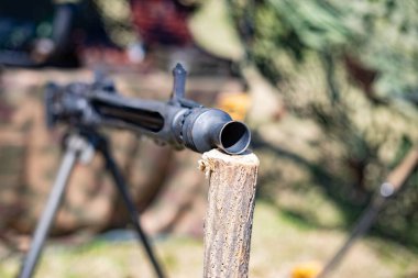 İkinci Dünya Savaşı 'ndan kalma askeri teçhizat.