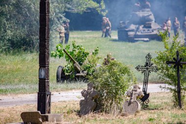 İkinci Dünya Savaşı 'nın yeniden inşası. Alman ve Sovyet ordusundaki askeri üniformalı insanlar.