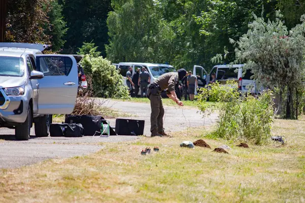 Silahlı SWAT ekibi. Seyirciler için bir gösteri..
