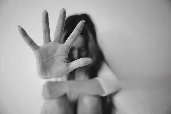Γυναίκα Σήκωσε Χέρι Της Για Αποτροπή Σεξουαλική Κακοποίηση Σταματήστε Βία — Φωτογραφία Αρχείου