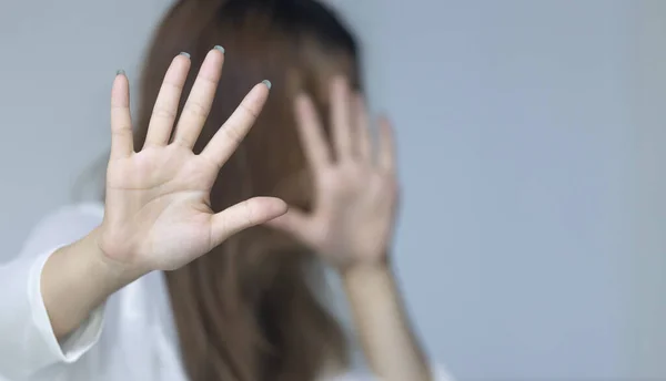 Mulher Levantando Mão Conceito Parar Violência Contra Mulheres Tráfico Pessoas — Fotografia de Stock