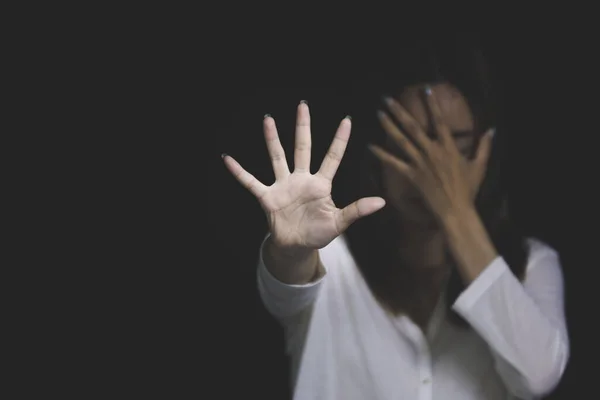 Жінка Піднімає Руку Концепція Припинення Насильства Над Жінками Торгівлі Людьми — стокове фото