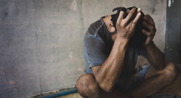 Uyuşturucu Bağımlılığı Yoksunluk Belirtileri Konsepti Depresyonda Umutsuz Bir Adam Terk — Stok fotoğraf