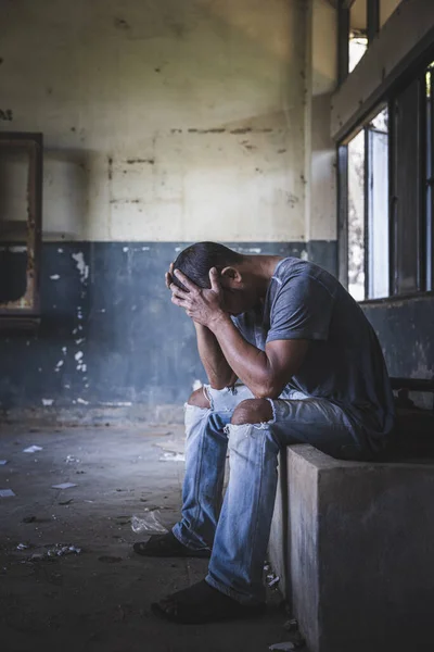 Egy Férfinak Olyan Problémái Vannak Amiket Nem Tud Megoldani Depresszió — Stock Fotó