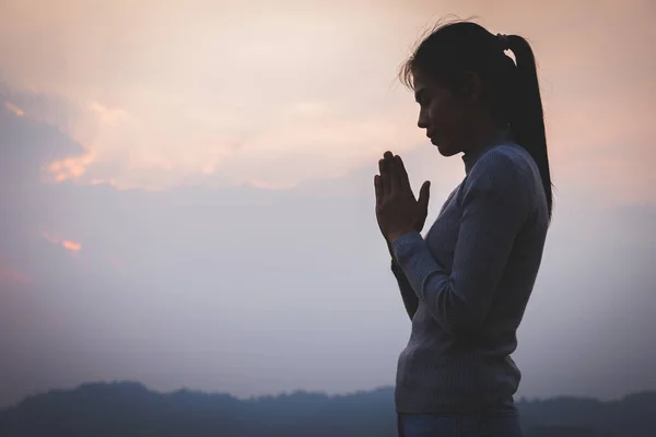 Frau Betet Gebete Für Geistlichen Glauben Ein Gebet Sich Gott — Stockfoto