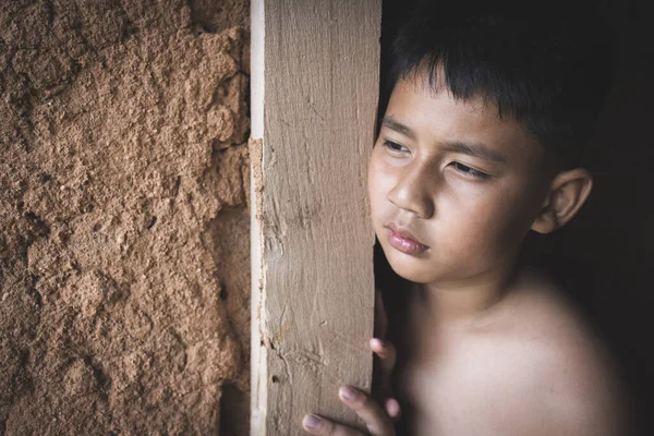 Ritratto Povero Ragazzino Thailandese Smarrito Pensieri Profondi Povertà Poveri Bambini — Foto Stock