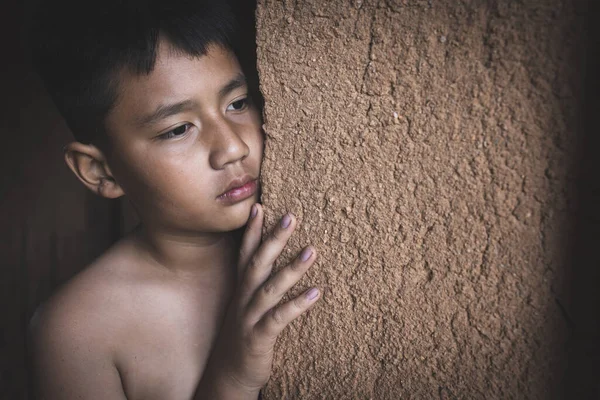 Ritratto Povero Ragazzino Thailandese Smarrito Pensieri Profondi Povertà Bambini Poveri — Foto Stock