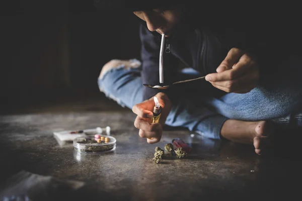 Adolescente Está Tomando Heroína Drogadicto Enfermedad Las Drogas Concepto Antidrogas — Foto de Stock