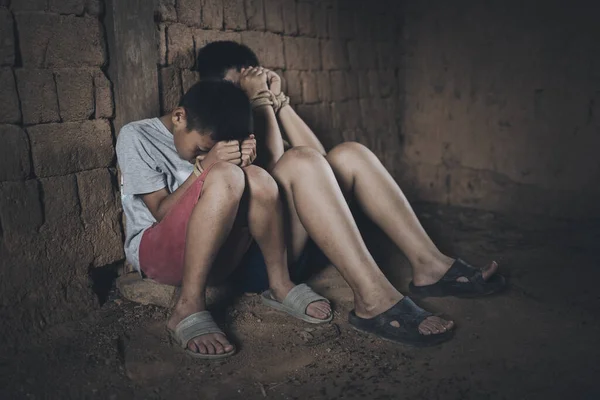 Kinderen Geweld Misbruikt Concept Stoppen Met Geweld Mishandelde Kinderen Mensenrechtenschendingen — Stockfoto