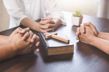 Arkadaşlar bir araya gelip İncil okuyun ve Tanrı 'nın din kavramına dua edin. Tanrı size engelleri aşma umudu versin..