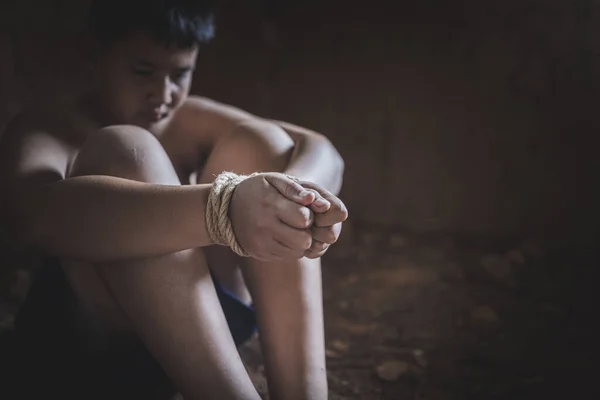 Fizikailag Szellemileg Bántalmazták Emberkereskedelem Gyermekmunka Gyermekáldozatai Gyermekekkel Szembeni Erőszak Emberi — Stock Fotó