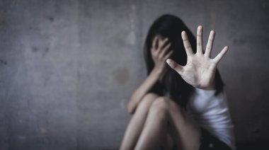 Kadınlara yönelik cinsel taciz ve tecavüz kavramı, kadınlara yönelik şiddete son verme, cinsel istismar, aile içi şiddet, uluslararası kadınlar günü.