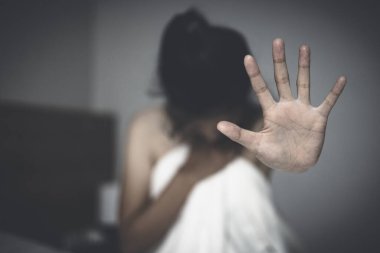 Kadınlara karşı cinsel taciz ve tecavüz kavramı. Kadınlara yönelik şiddeti, cinsel istismarı, insan kaçakçılığını durdurmak, Kadınlara Yönelik Şiddeti Kaldırma Günü.