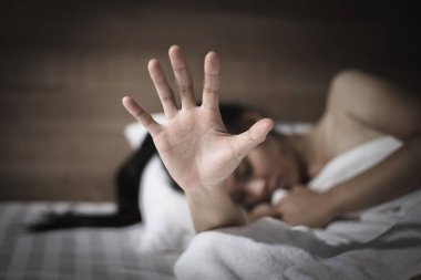 Kadınlara karşı cinsel taciz ve tecavüz kavramı. Kadınlara yönelik şiddeti, cinsel istismarı, insan kaçakçılığını durdurmak, Kadınlara Yönelik Şiddeti Kaldırma Günü.