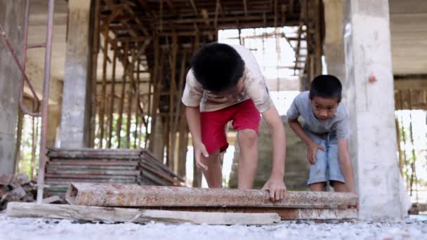 Діти Працюють Будівельному Майданчику Всесвітнього Дня Проти Концепції Дитячої Праці — стокове відео