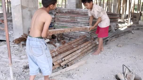 Fattige Børn Tvunget Til Gøre Byggearbejde Børnearbejde Misbrug Børns Rettigheder – Stock-video