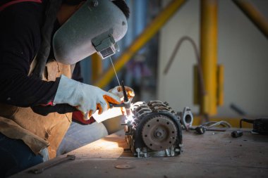 Kaynakçı Tungsten Inert Gas kaynaklama, alüminyum kaynaklama alüminyum argon, TIG kaynak makinesi.