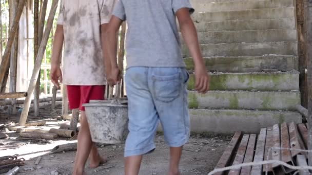 Los Niños Pobres Ven Obligados Trabajar Construcción Violencia Infantil Concepto — Vídeos de Stock