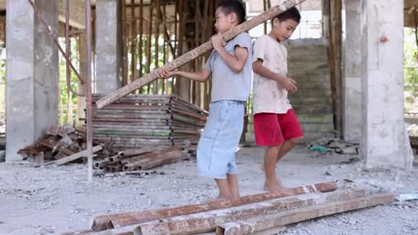 Los Niños Pobres Ven Obligados Trabajar Construcción Violencia Infantil Concepto — Vídeos de Stock