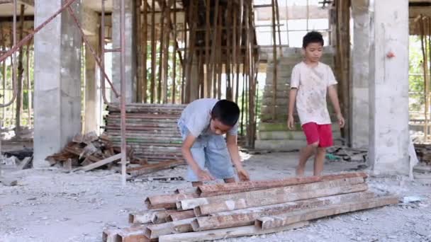 Copiii Săraci Sunt Forțați Lucreze Construcții Violență Copii Conceptul Trafic — Videoclip de stoc